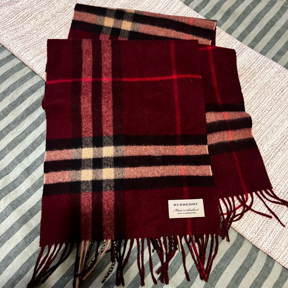 Burberry Cashmere Scarf - Picture 2 of 4